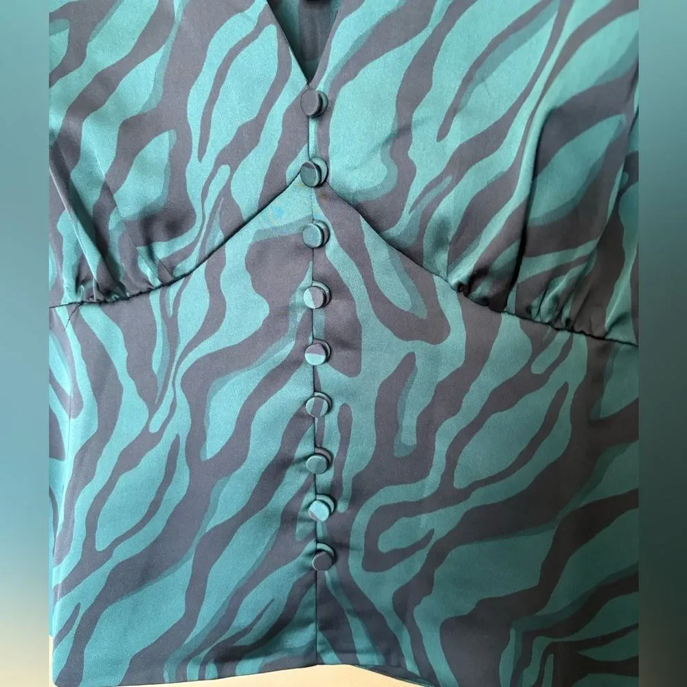 NWT J. Crew Green Black Zebra Print Satin V-Neck Button Front Blouse Size 8